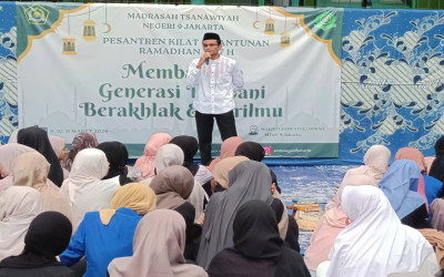 Penutupan Pesantren Kilat, Keluarga Besar MTsN 9 Jakarta Gelar Buka Puasa Bersama dan Santunan Yatim Dhuafa