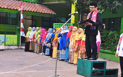 Gelora Semangat Kemerdekaan: MTs Negeri 9 Jakarta Gelar Upacara Peringatan HUT RI ke-81 dengan Penuh Khidmat